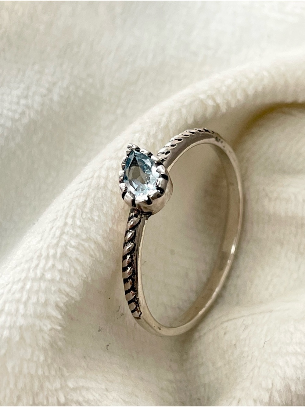 925 Sterling Silver Teardrop Blue Topaz Ring - Twisted Band US 8 & 9